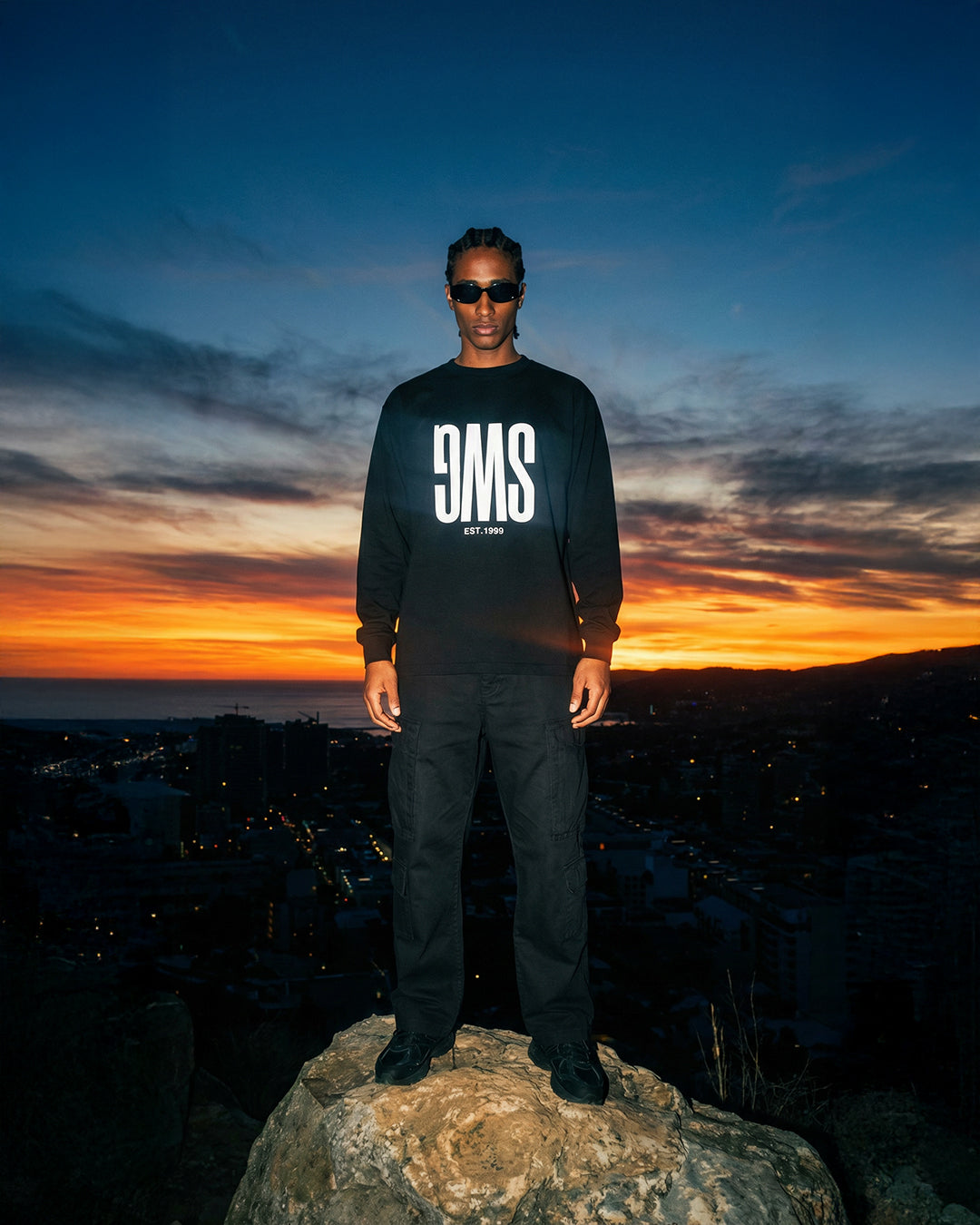 Upside Down Logo LS Tee <BLACK>